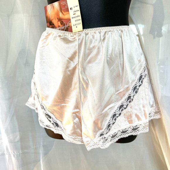Vintage 50s-60s Bestform Silk & Lace High Waist Panty Stye 5460 Small Nude
